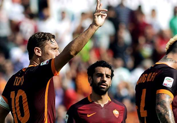 francesco-totti-roma-sassuolo-serie-a_y8yy0ddcswau11iixken8ehf2.jpg