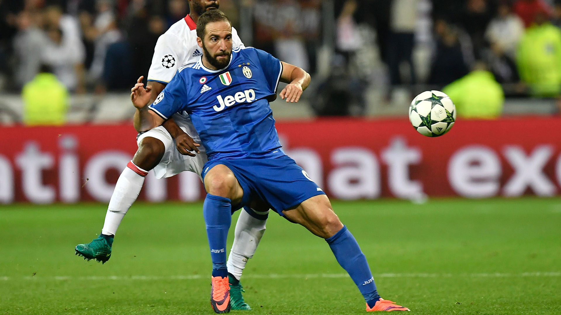 Juventus HD in grigio Higuain e Dybala stentano in Europa