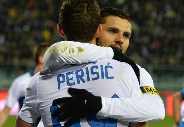 Icardi e Perisic festeggiano dopo un goal