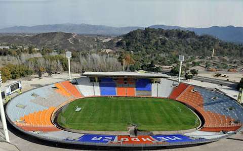 Resultado de imagem para estadio malvinas argentinas verão