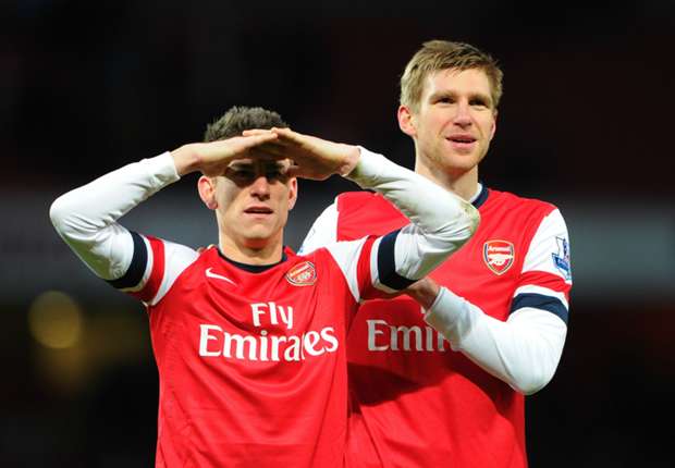 Per Mertesacker & Laurent Koscielny Fit Lawan Stoke City