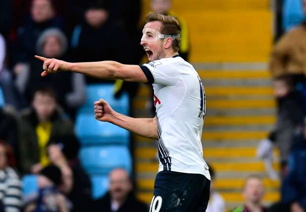Tottenham vence Aston Villa com dois de Kane e pressiona líder