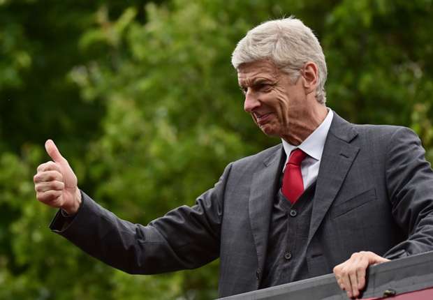 Official: Arsenal sign teenage striker Malen from Ajax