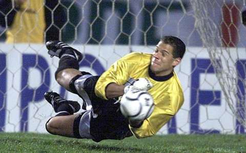 Cássio registra encontro com algoz do Palmeiras em 2000: 