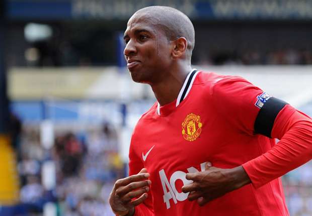 Ashley Young Dipastikan Absen Di Derby Manchester