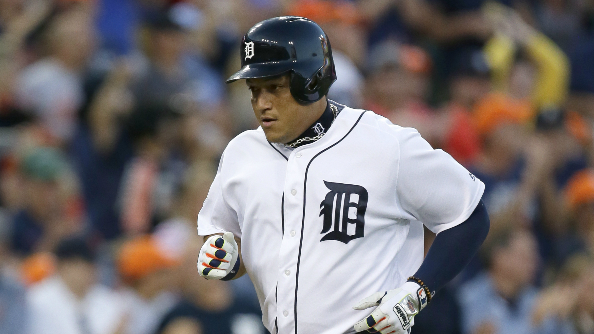 Miguel Cabrera injury update: Tigers star 'done playing hurt'; Ron Gardenhire OK with that

Translate this text to English. Provide the output without any additional text: Miguel Cabrera informe de lesiones: Estrella de los Tigres 'termina de jugar lesionado'; Ron Gardenhire está de acuerdo con eso