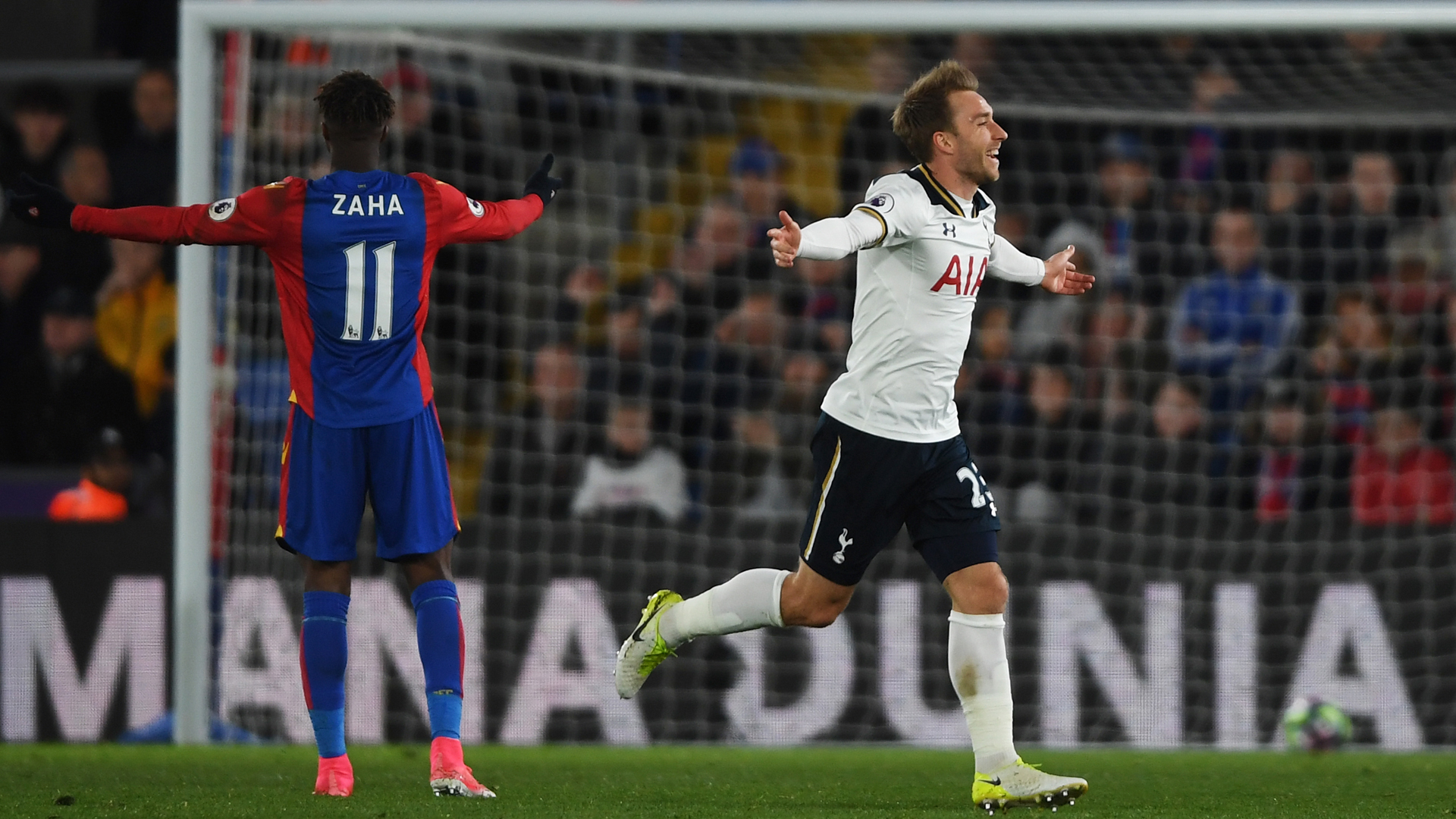 Tottenham ganó con sufrimiento y se mantiene en la pelea