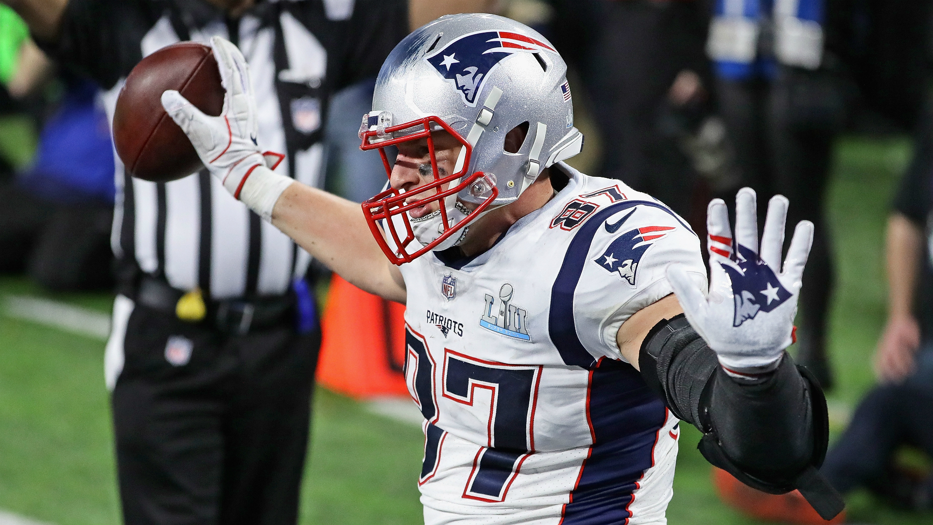 Rob Gronkowski commits to 2018 season with Patriots