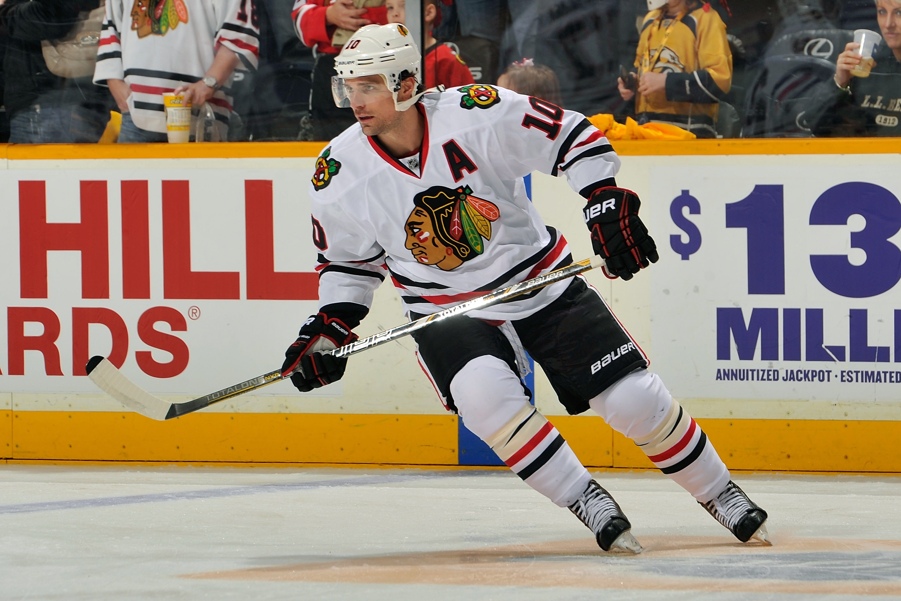 Longtime Blackhawks star Patrick Sharp to retire Saturday