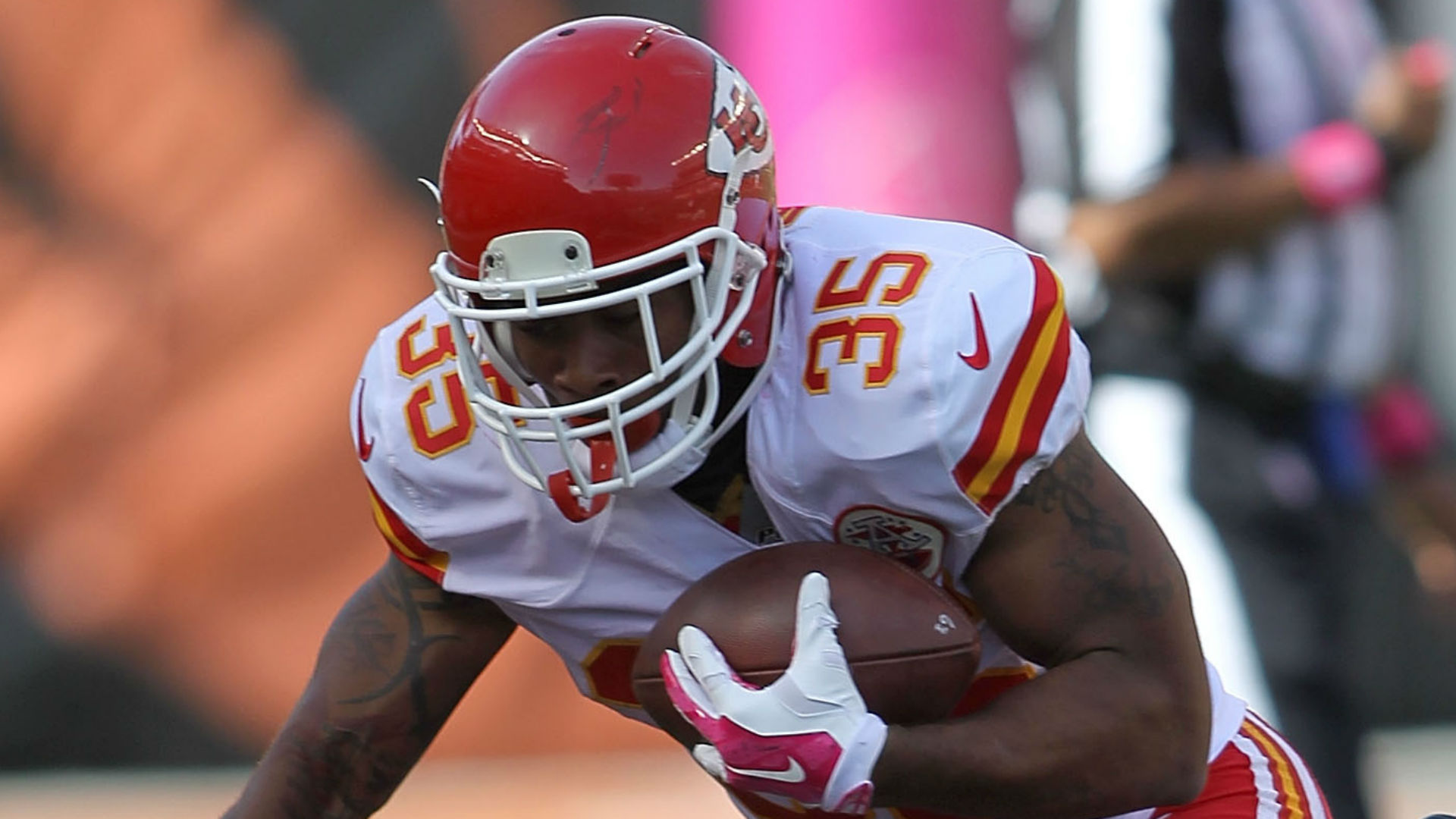 Chiefs expected to sign RB Charcandrick West, report says