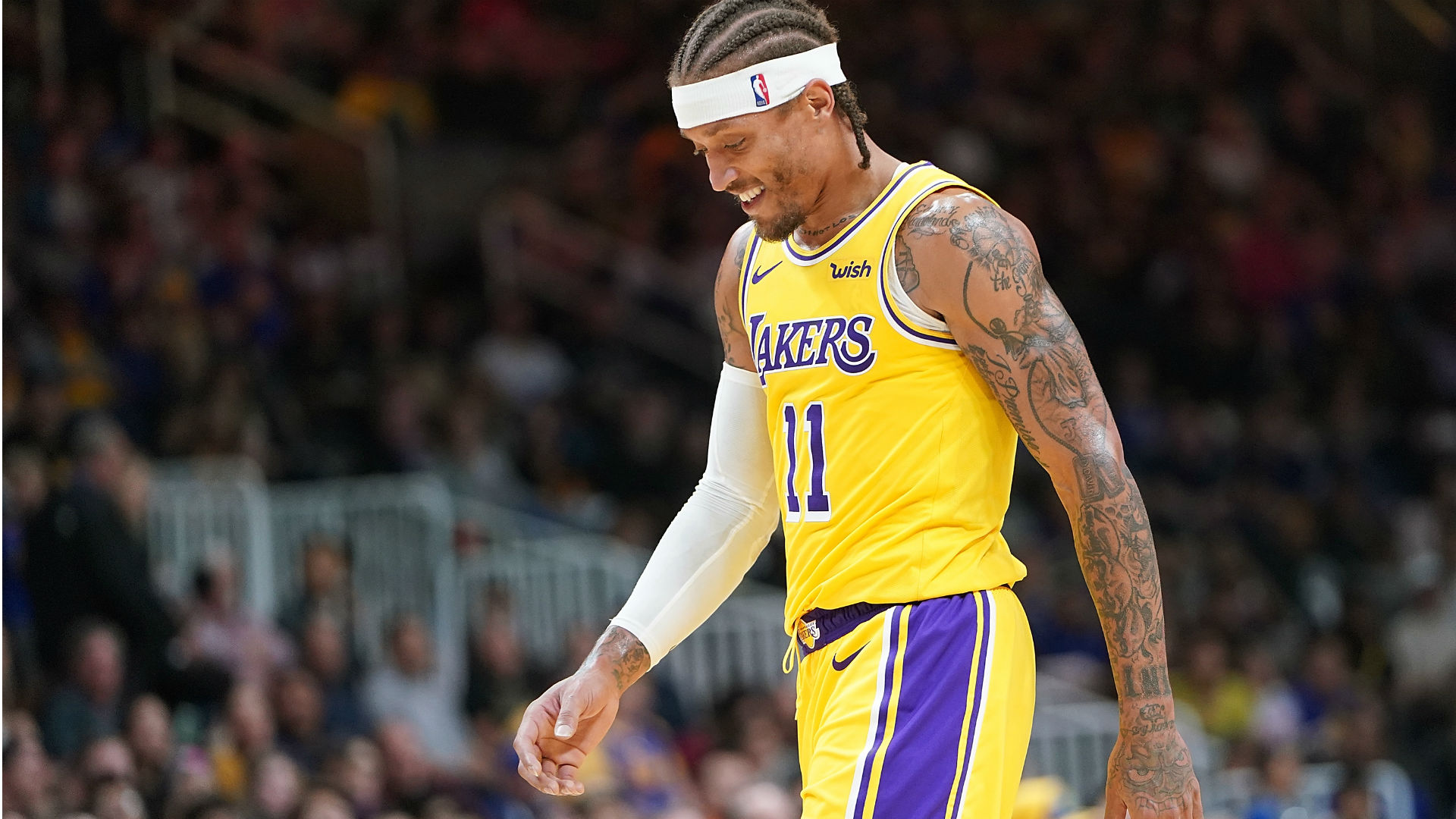 Lakers veterans have 'emotionally charged exchange' with Luke Walton, report says
