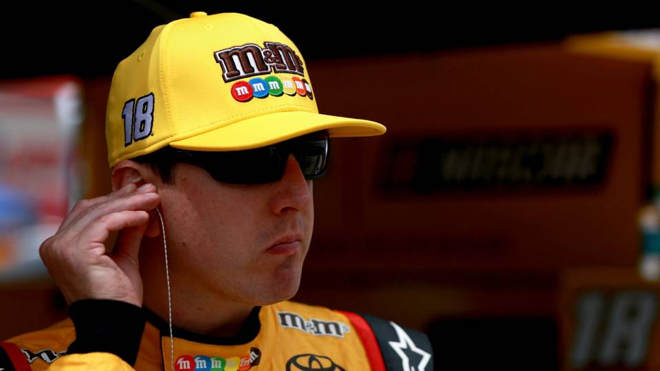 NASCAR results at Phoenix Kyle Busch wins, Kevin Harvick, Martin Truex