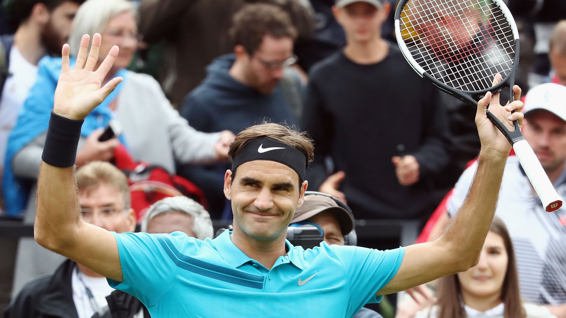 Roger Federer celebrates victory