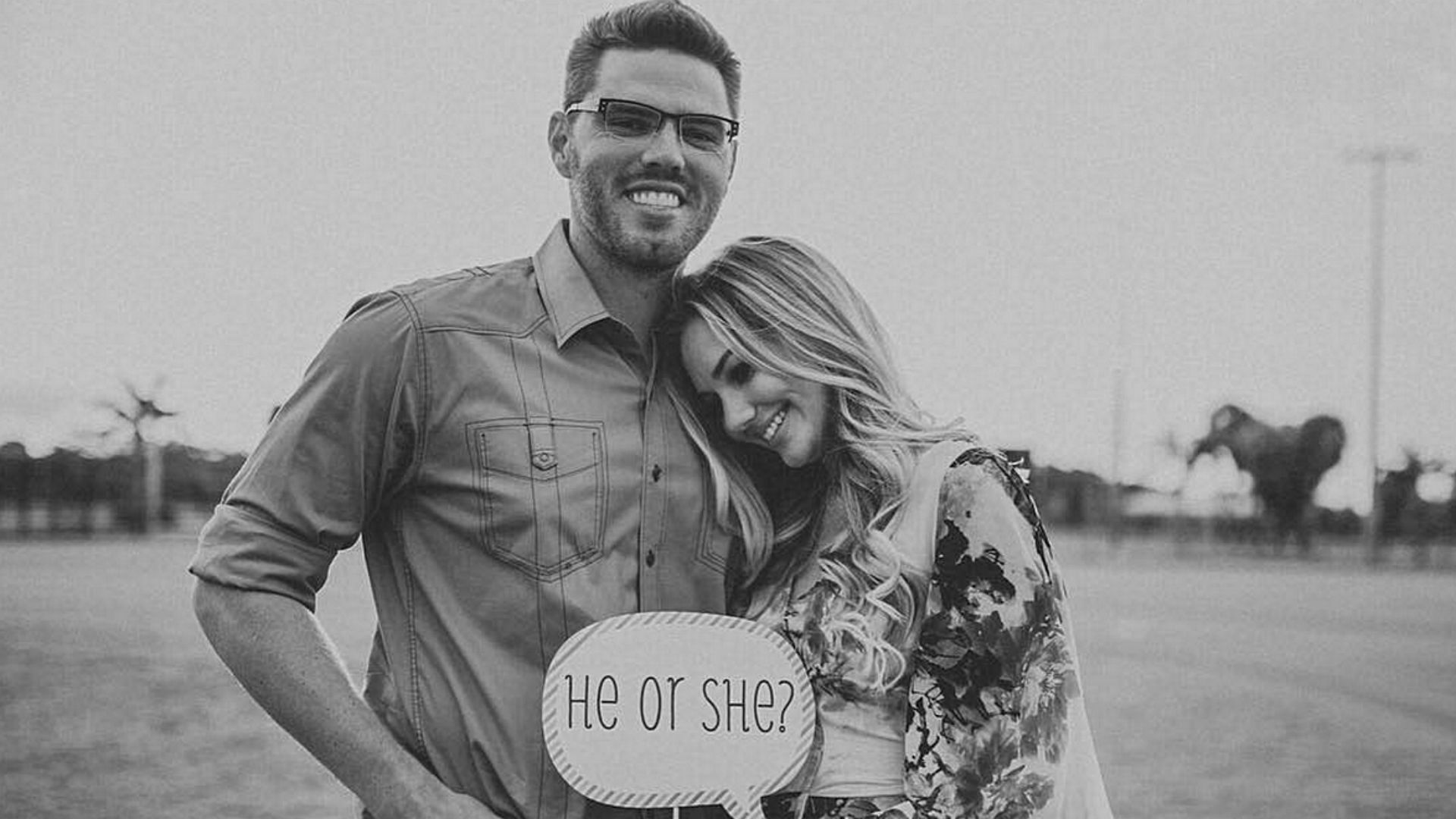 Freddie Freeman, Wife Reveal Sex Of Baby In Adorable, Baseball-themed ...