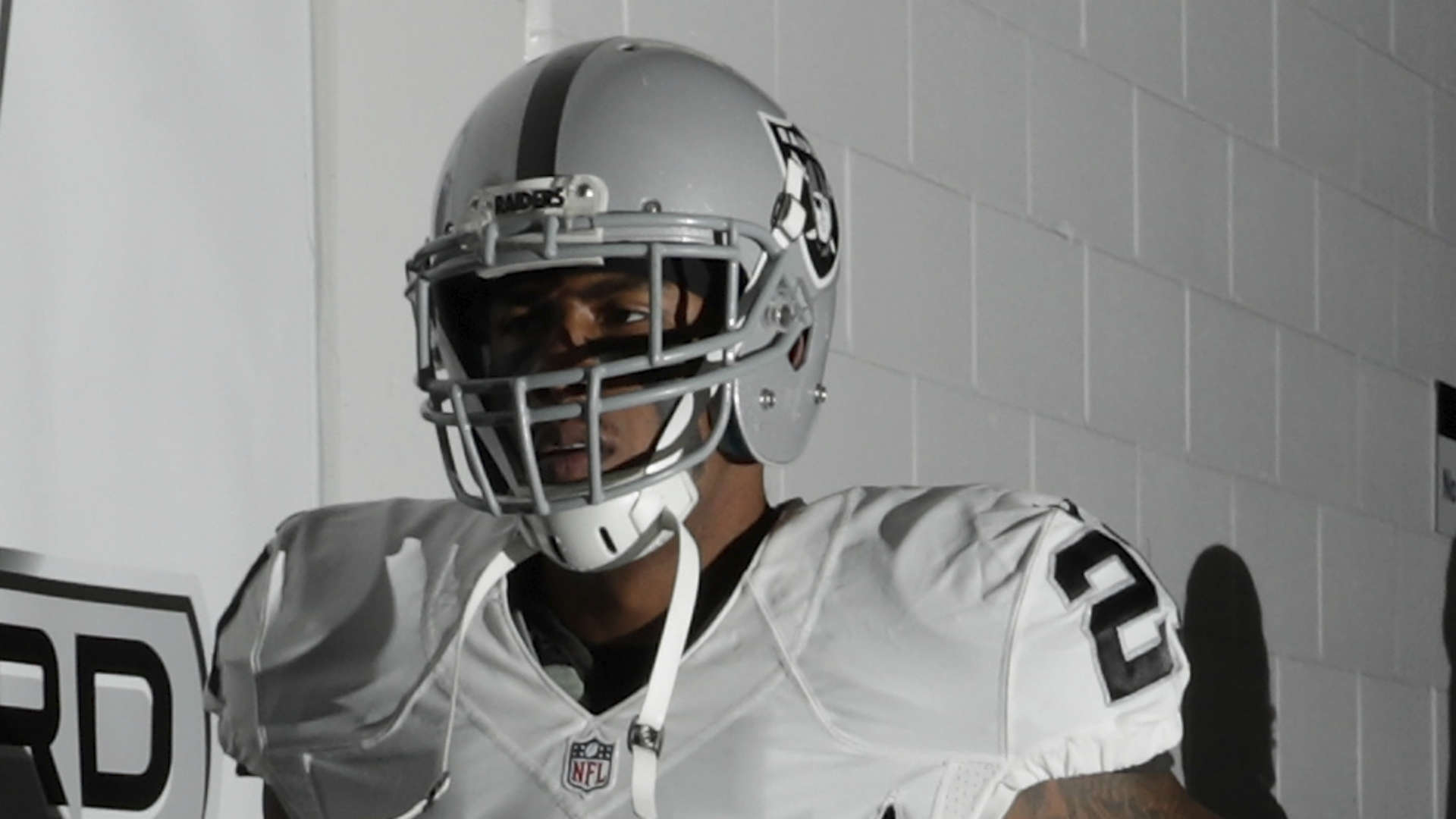 Raiders CB Sean Smith reportedly will be released, spend year in jail