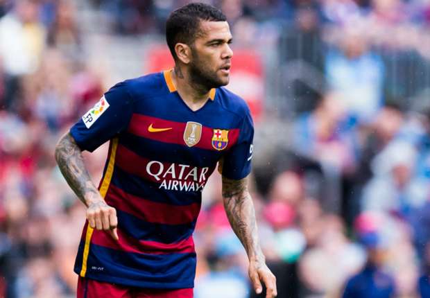 Alves jets into Turin for Juventus medical