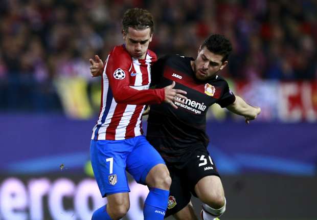 Antoine Griezmann challenges Kevin Volland