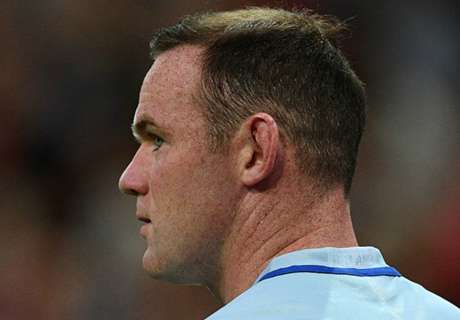 Henderson defends Rooney after boos