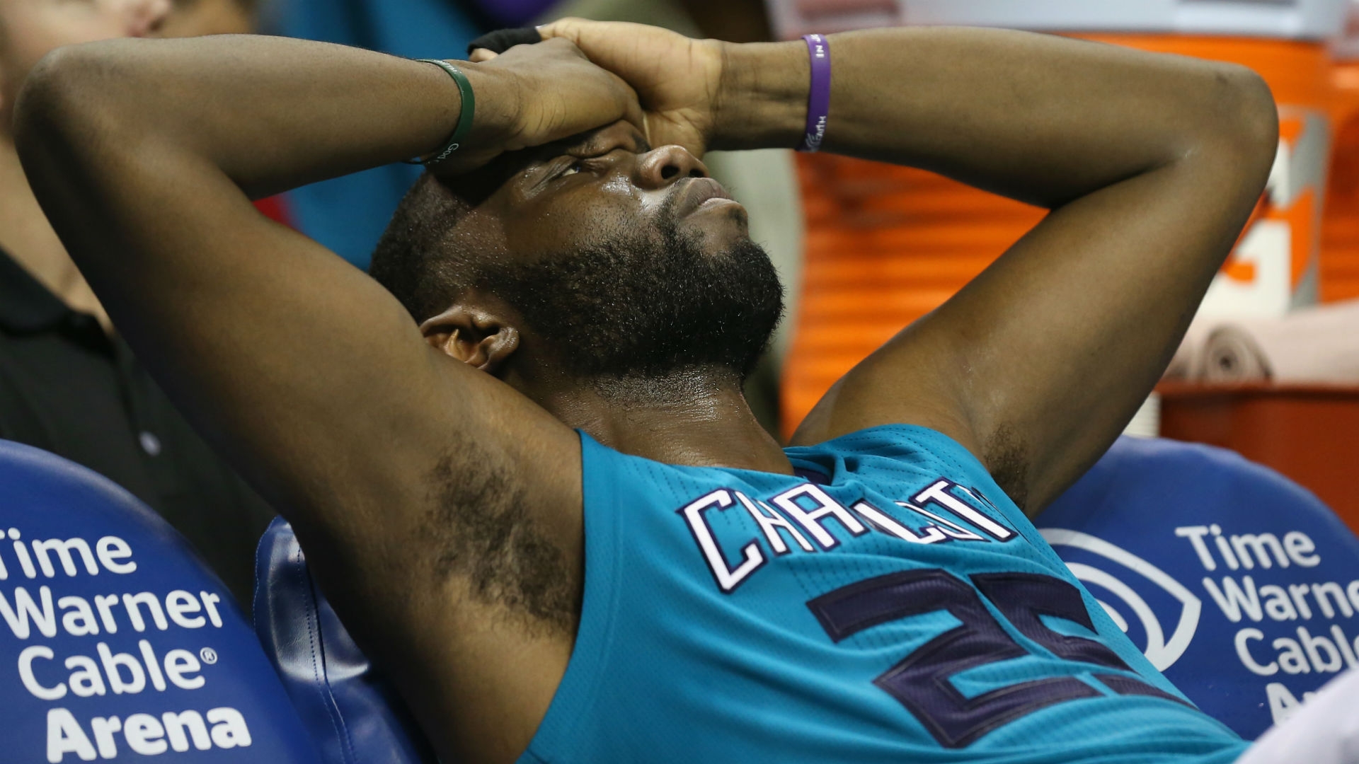 Hornets' Al Jefferson undergoes knee surgery, out at least six weeks