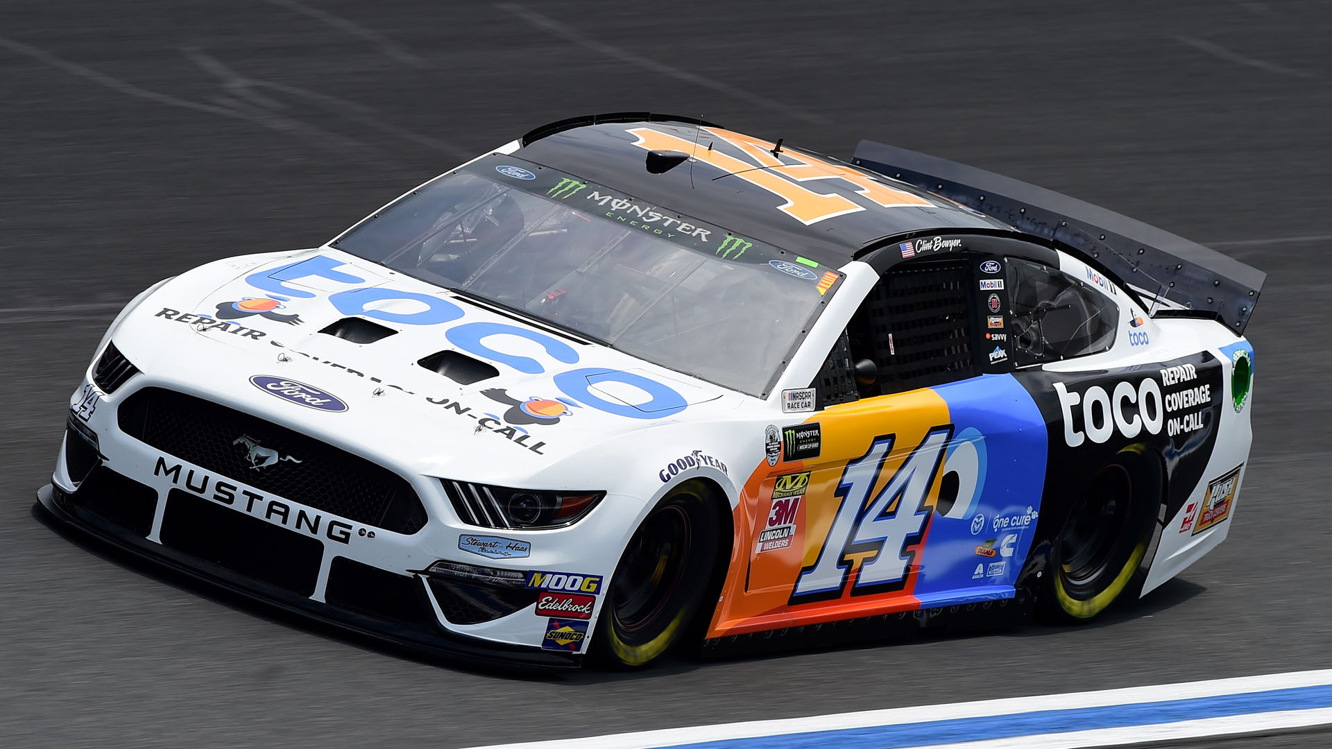NASCAR starting lineup at Las Vegas: Clint Bowyer wins pole, field set for South Point 400