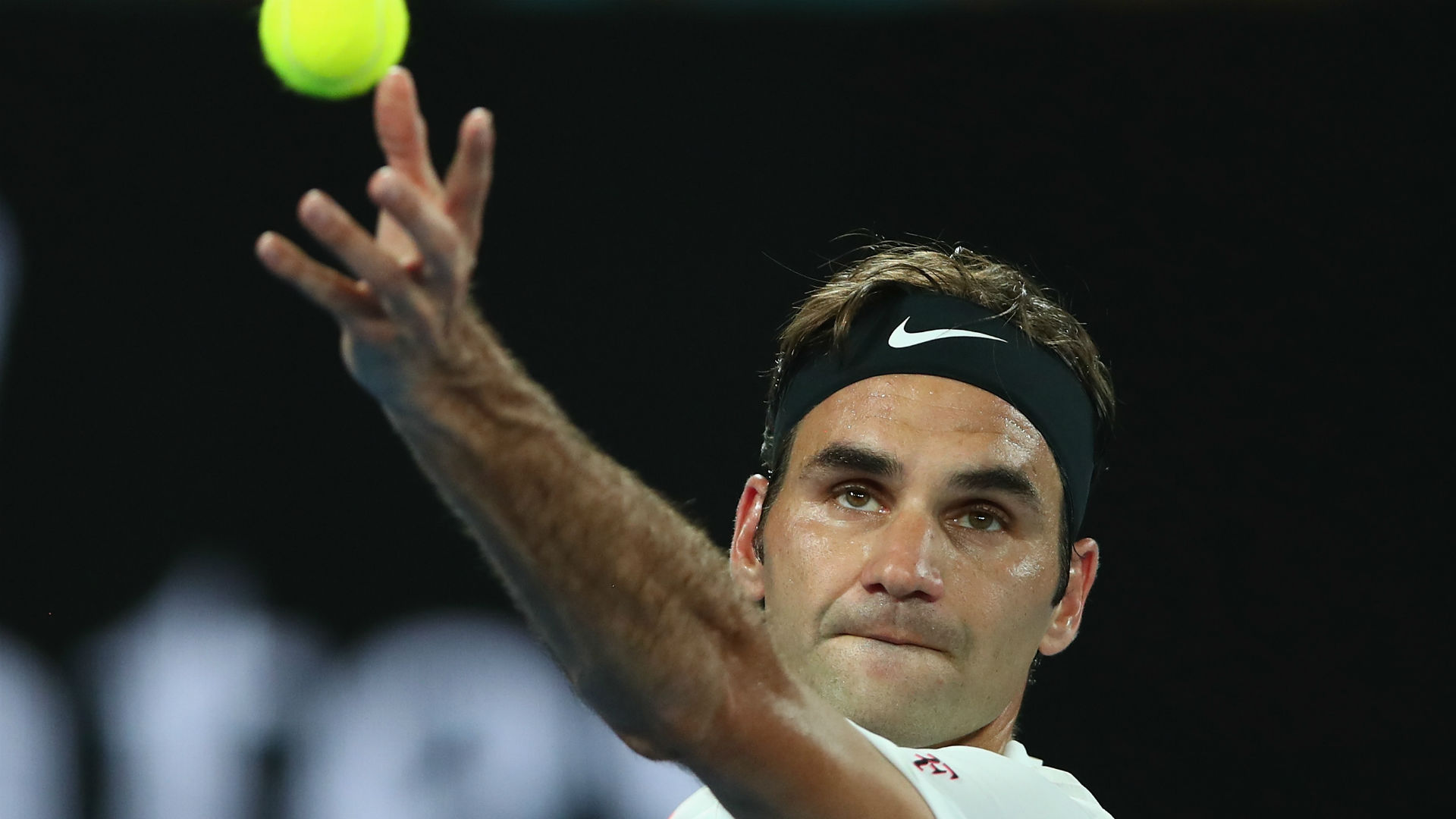 Australian Open 2018: Roger Federer marches on, Novak Djokovic beats the heat