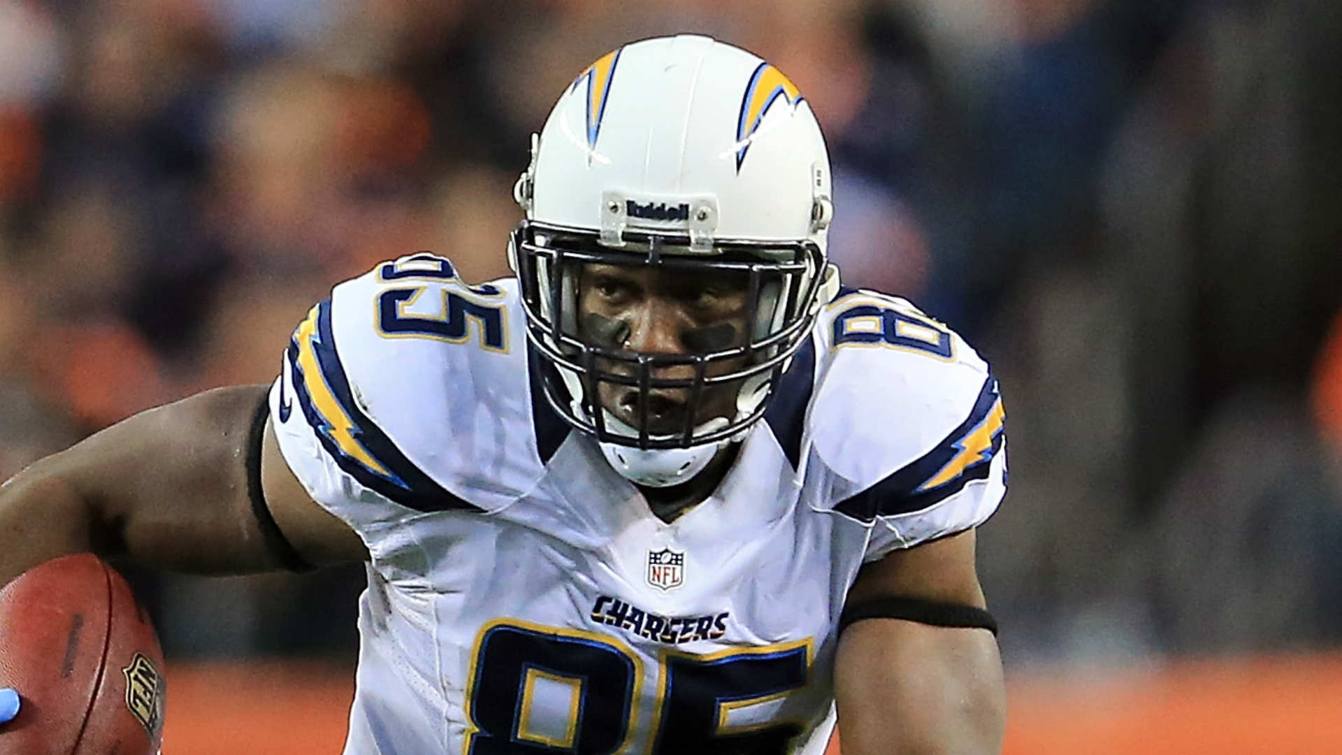 Chargers coach Anthony Lynn says team is 'still talking with' tight end Antonio Gates