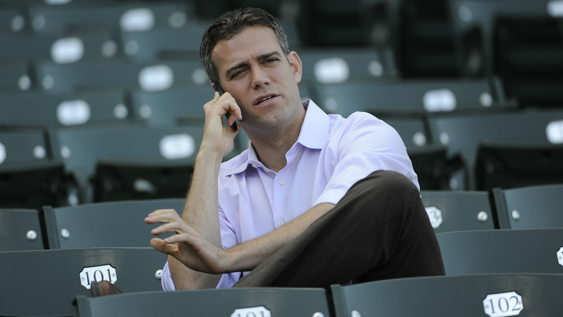 Cubs president Theo Epstein apologizes to fans for rough start to season