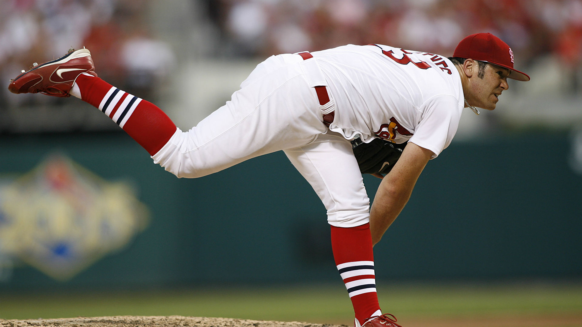 Former Cardinals pitcher Anthony Reyes fights L.A. wildfires MLB