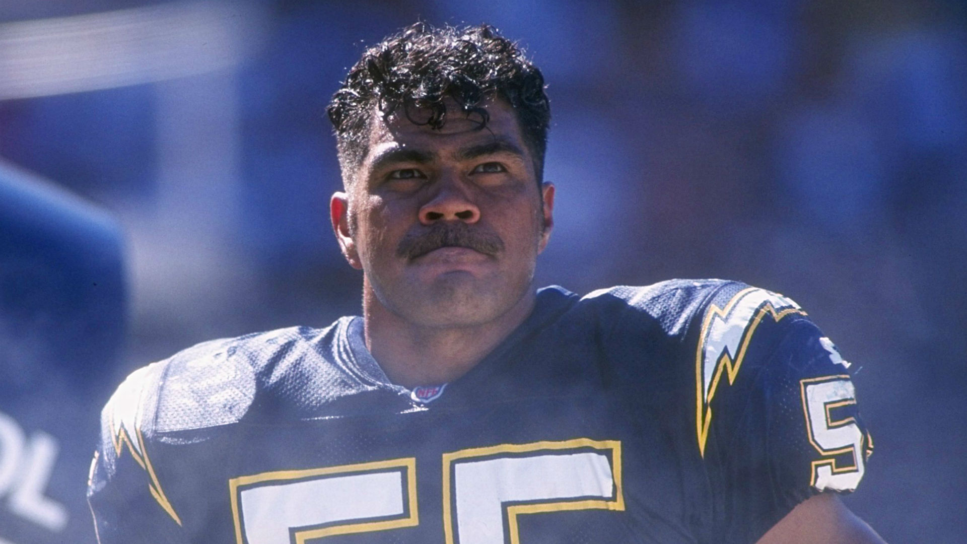 Junior Seau's family settles lawsuit with NFL in wrongful death case