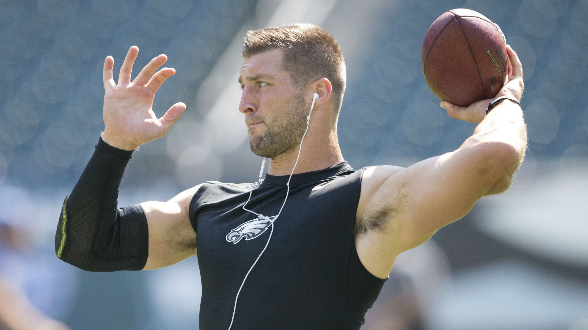 Tim Tebow says he's single, rooting for the Broncos in Super Bowl