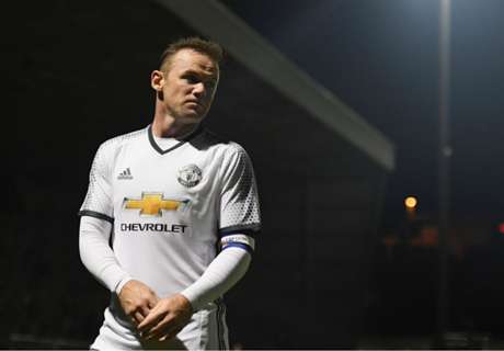 Smalling: Rooney unaffected by drop