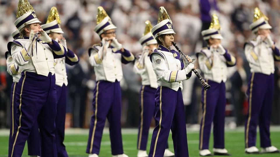 Washington Huskies marching band will not go to Apple Cup after bus