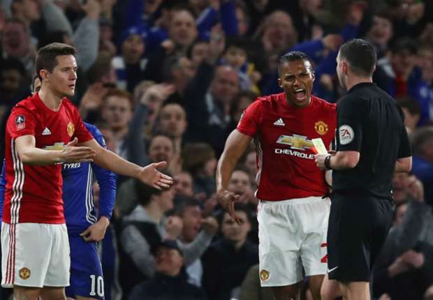Mourinho thanks referee Oliver for sending off Herrera