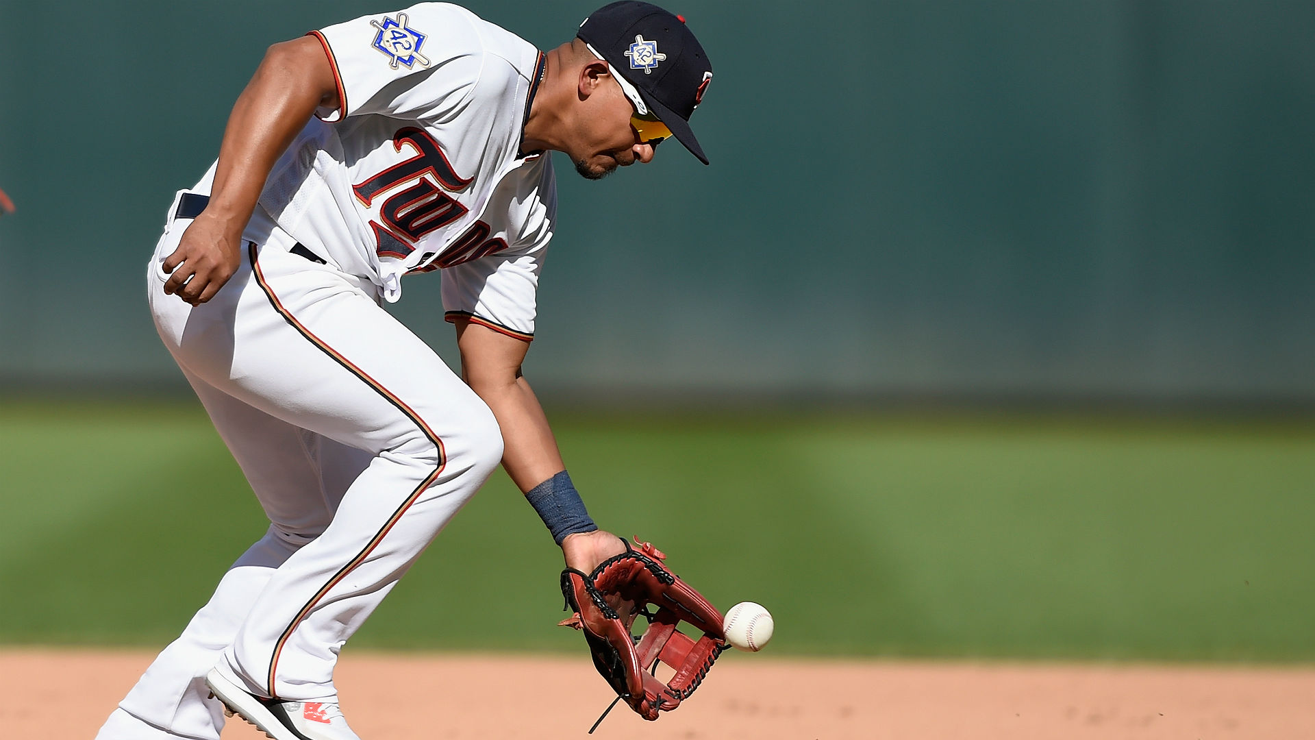 MLB trade rumors: Phillies will attempt to deal for shortstop if they don't land Manny Machado
