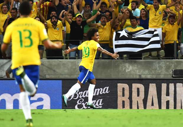 Juninho: Willian only just behind Neymar's level