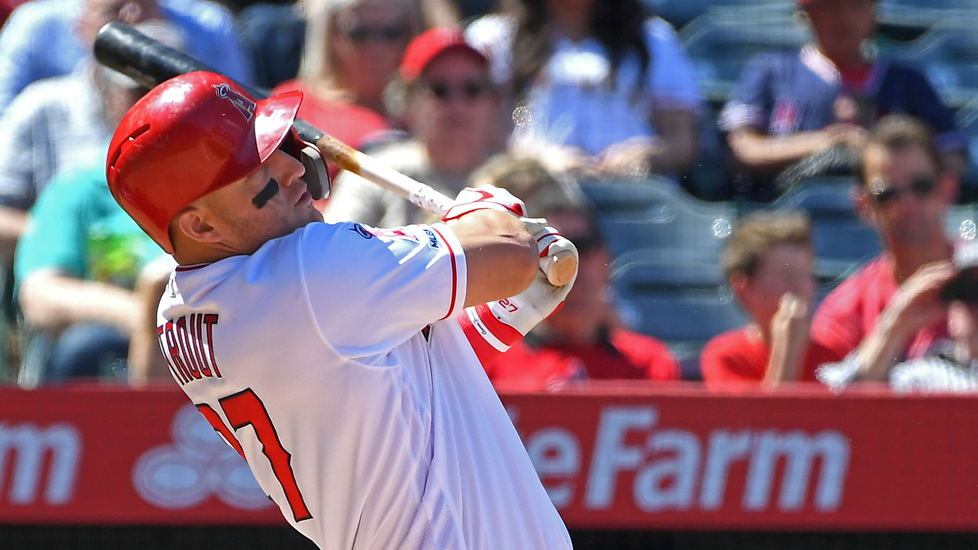 MLB wrap: Mike Trout steals show in Angels' win over Rangers