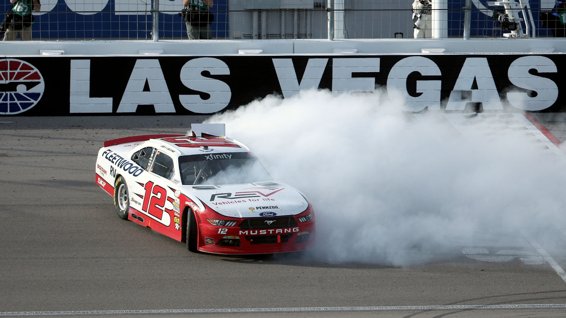 Truex rolls, Kyle Busch picks fight Truex rolls, Kyle Busch picks fight