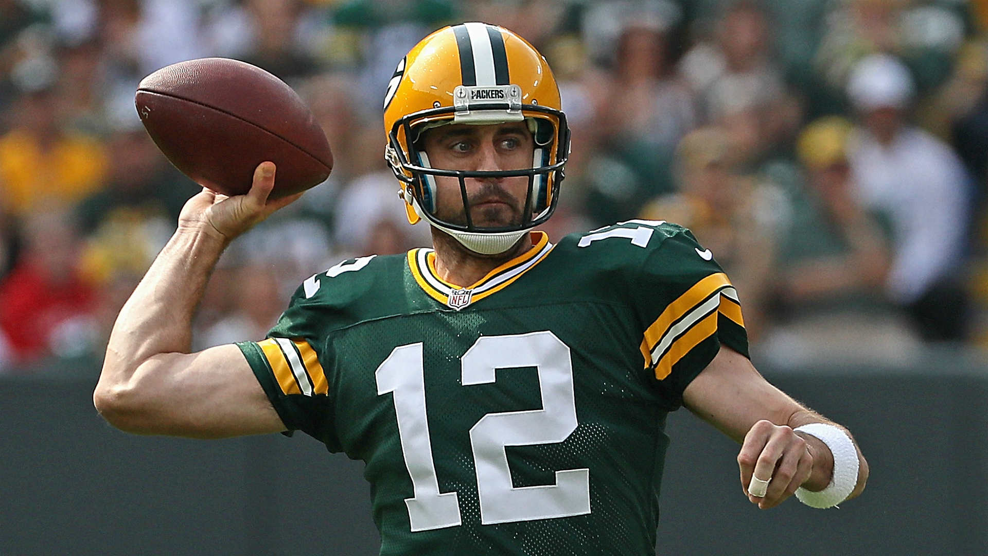 Aaron Rodgers looks like old self again; Packers hold off