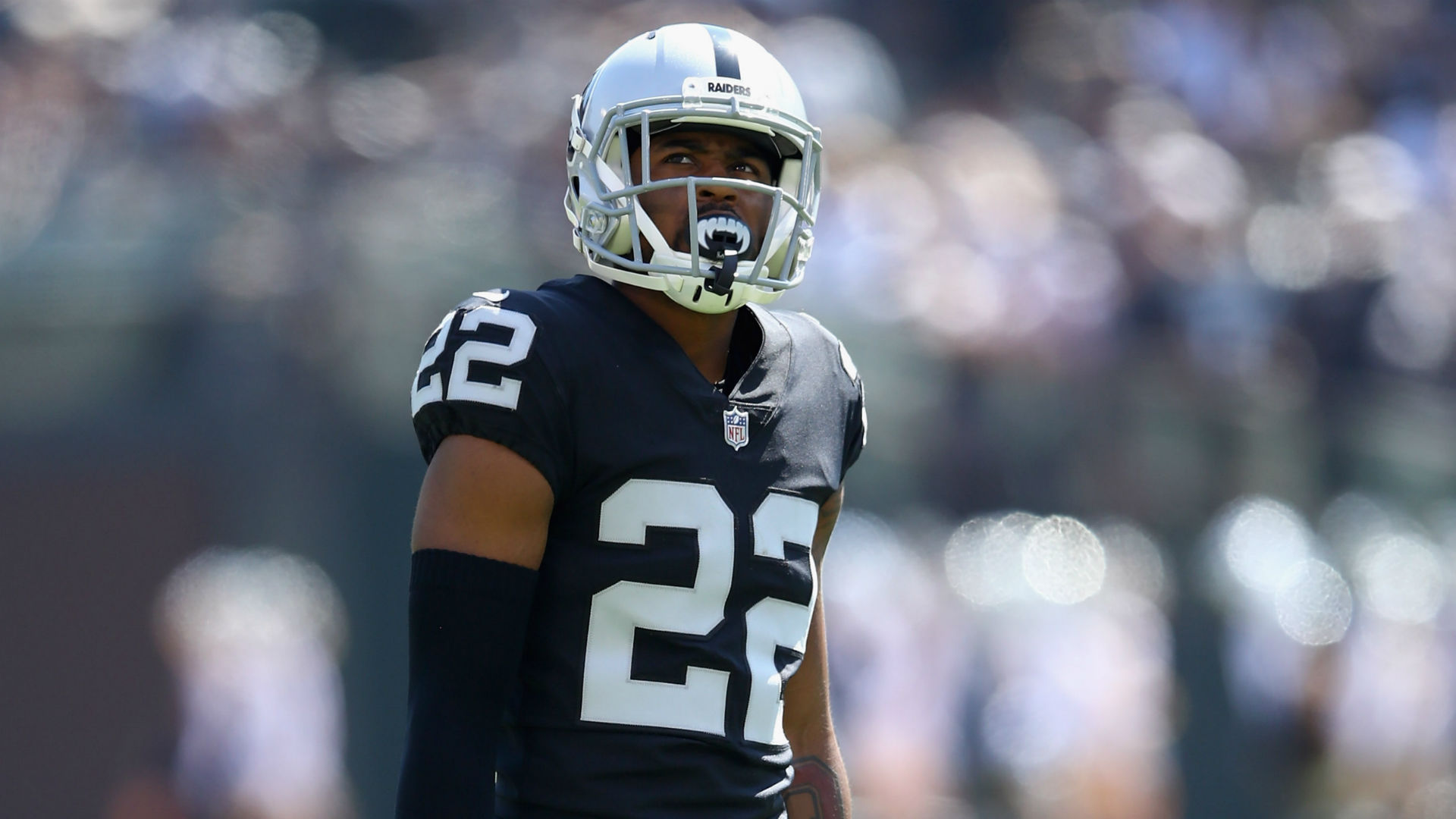 Raiders' Gareon Conley stretchered off field vs. Broncos with apparent serious injury