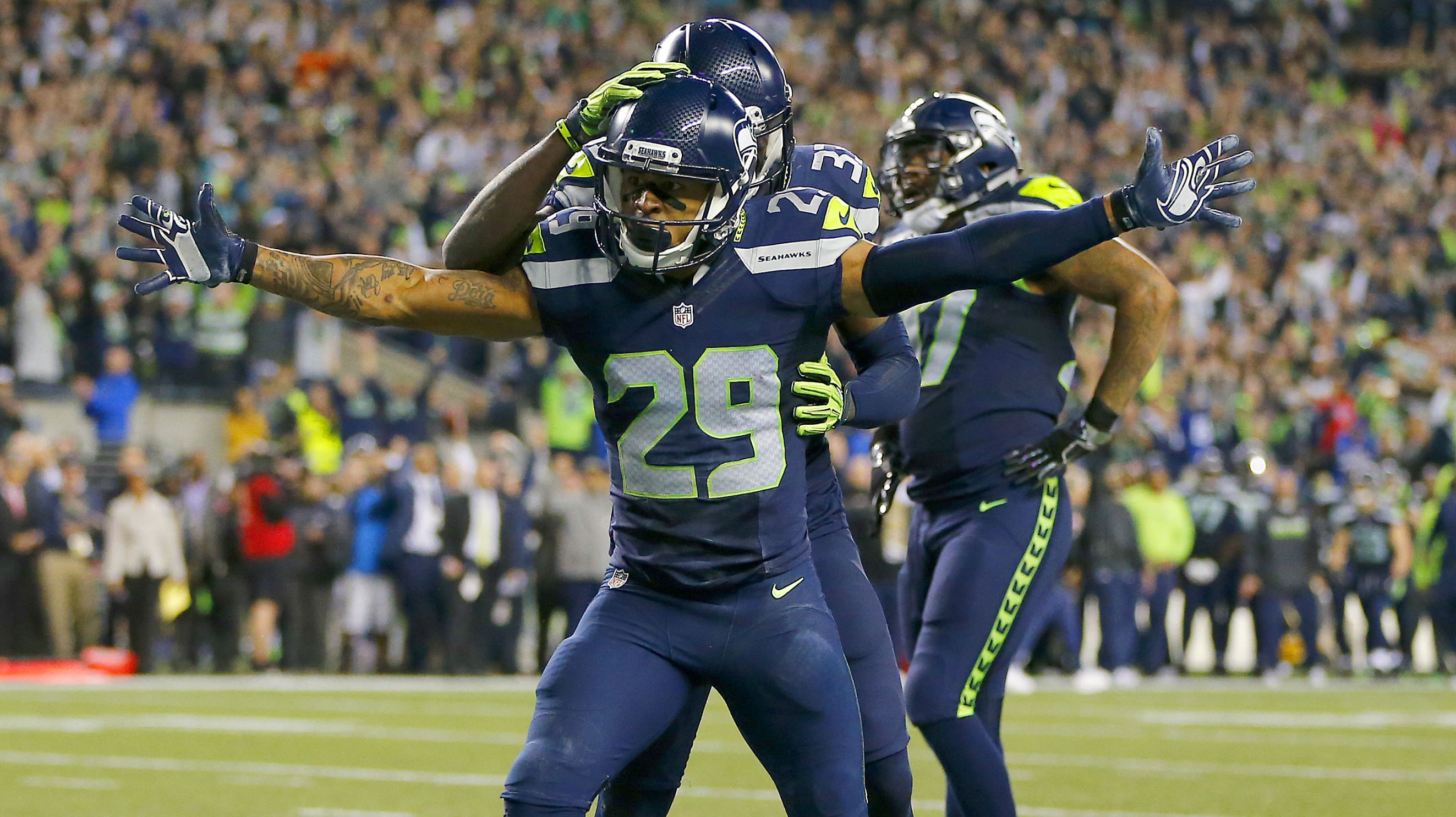 Earl Thomas drills receiver in Ravens' first padded practice