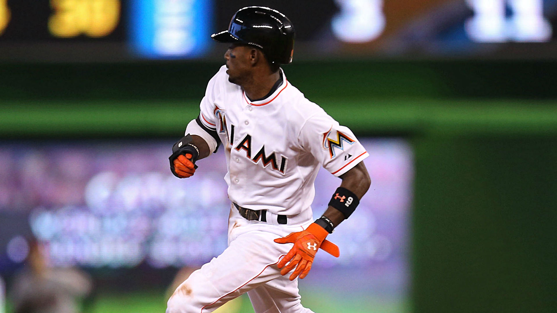 Mariners get speedy Dee Gordon from Marlins in trade