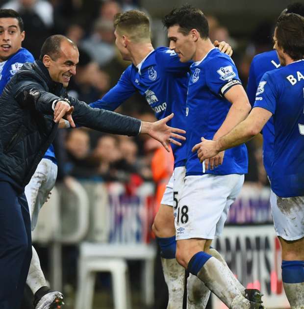 Martinez: Everton should win titles