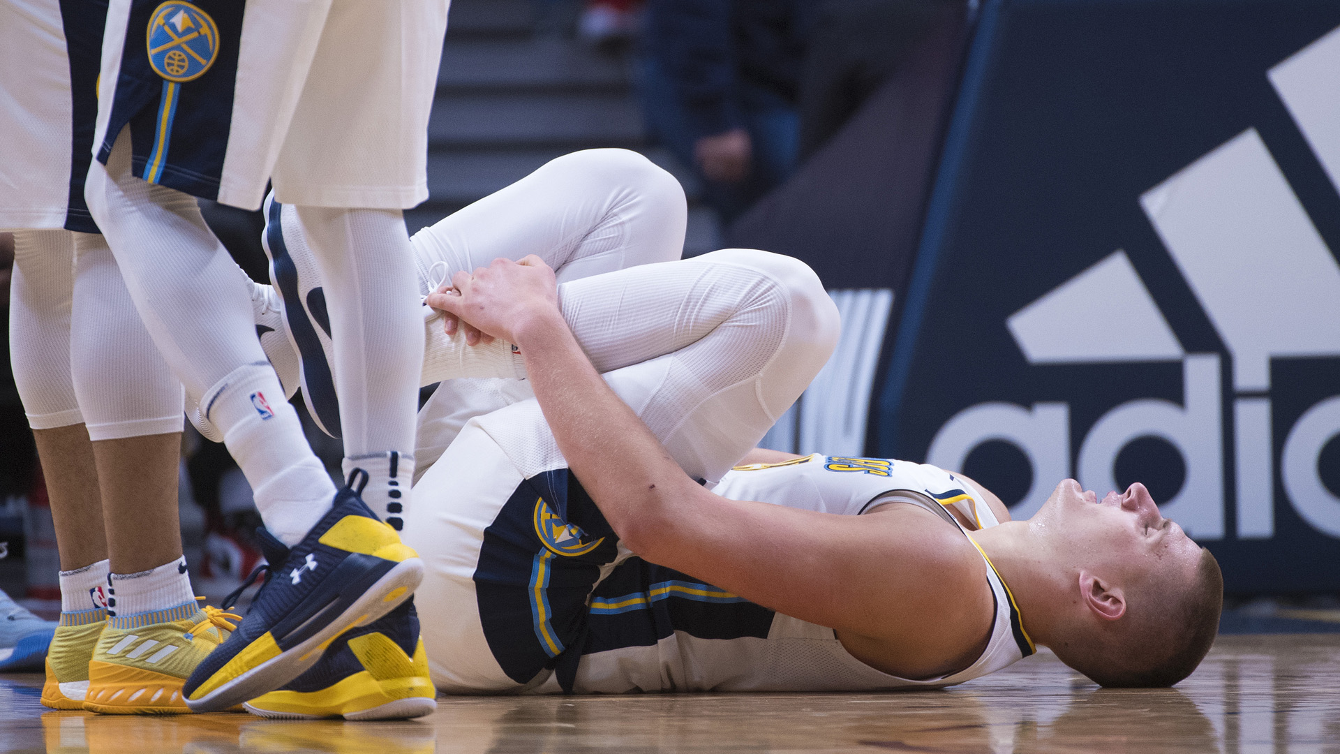 Nuggets' Nikola Jokic leaves game with sprained left ankle, X-rays negative Nuggets' Nikola Jokic leaves game with sprained left ankle, X-rays negative