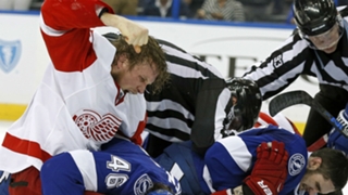 Justin Abdelkader punches Mike Blunden