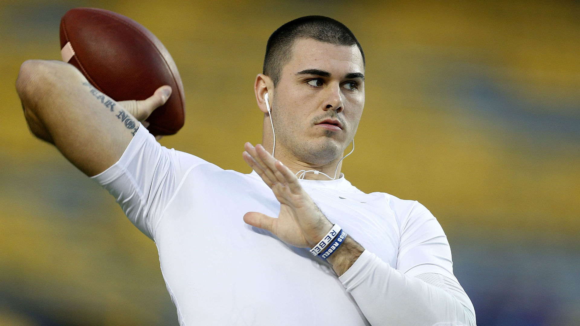 Colts waive Chad Kelly following 2-game suspension