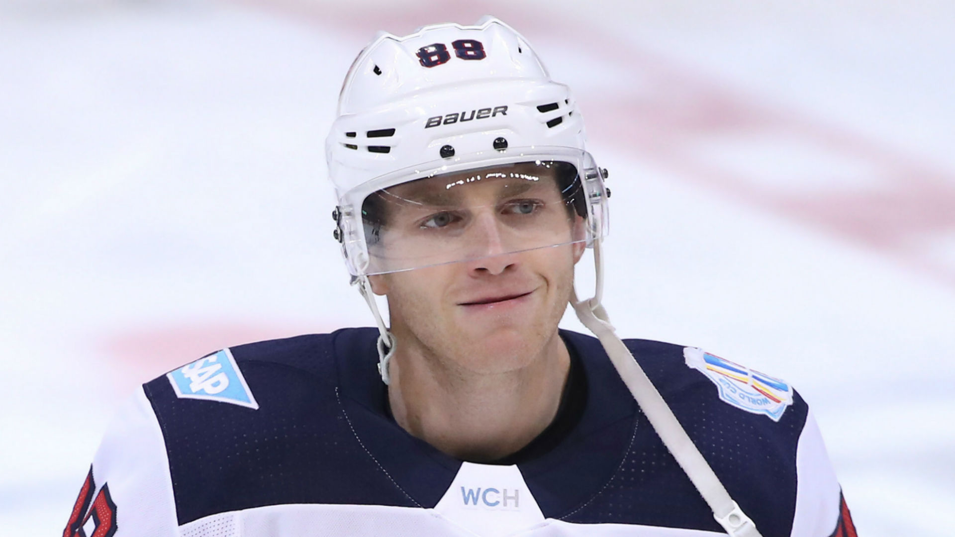 Patrick Kane gives up first-class seat to soldier