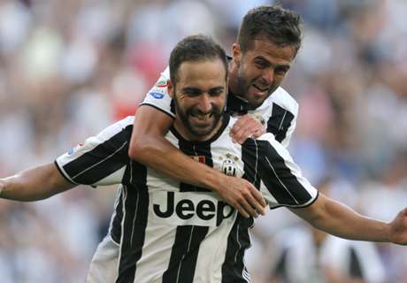 Higuain double sends Juventus top