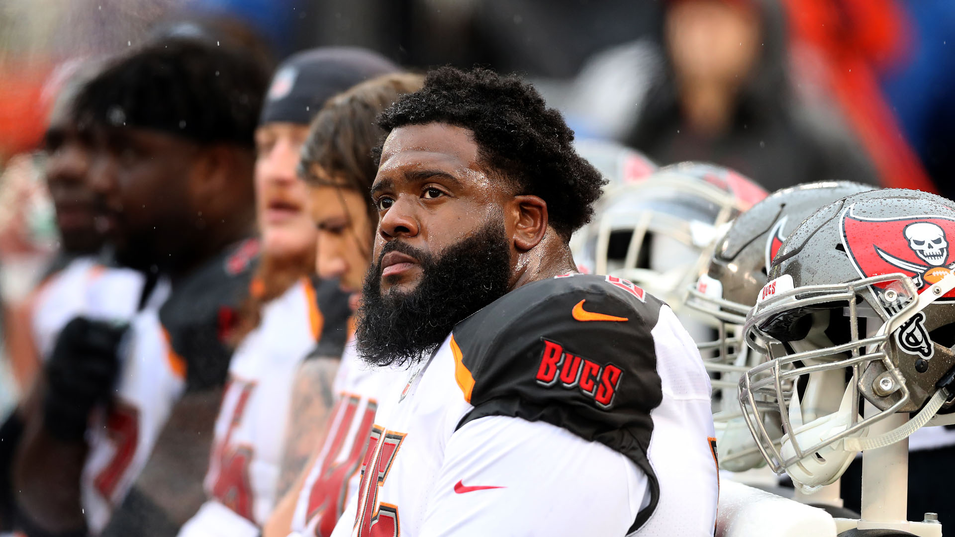 Buccaneers re-sign tackle Donovan Smith to 3-year deal