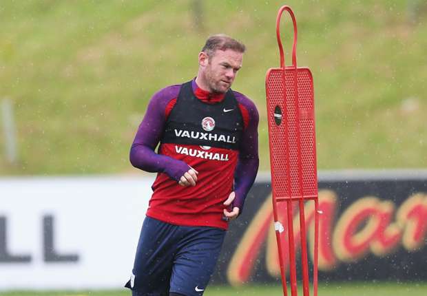 Beckham tells record-breaking Rooney not to give up on England [골닷컴 UK] 베컴은 기록을 깨뜨린 루니에게 잉글랜드에서 포기하지말라고 말했다