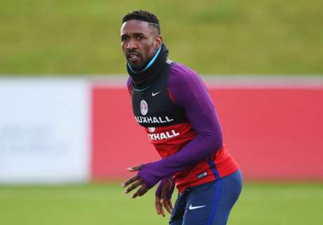 Defoe keen to learn from Howe